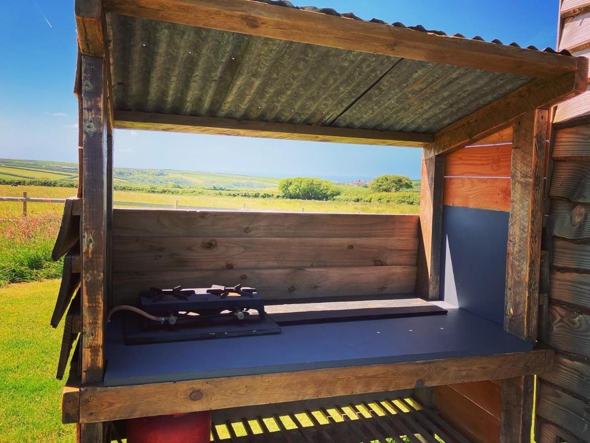 Shepherds Hut In A Private Meadow With Sea Views Hartland Luaran gambar