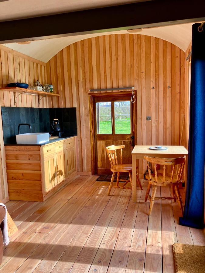 Shepherds Hut In A Private Meadow With Sea Views Hartland Luaran gambar