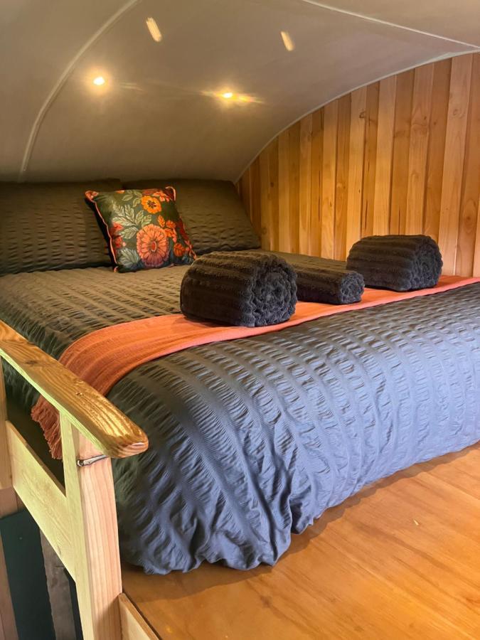 Shepherds Hut In A Private Meadow With Sea Views Hartland Luaran gambar